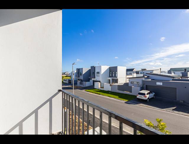 3 BEDROOM TOWNHOUSE FOR SALE IN SANDOWN